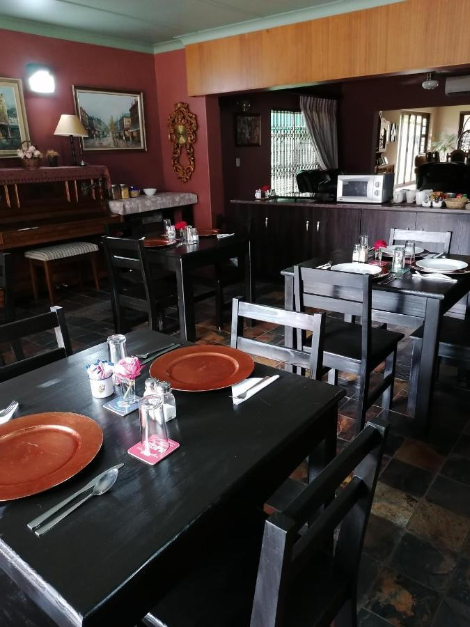 Beryl1 Guest House Klerksdorp Buitenkant foto