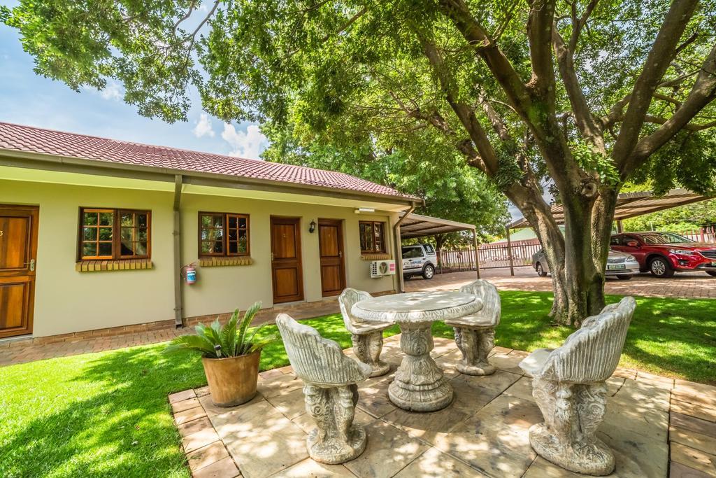 Beryl1 Guest House Klerksdorp Buitenkant foto