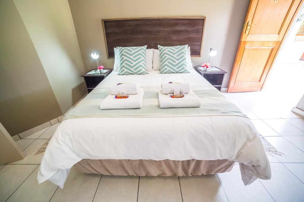 Beryl1 Guest House Klerksdorp Buitenkant foto
