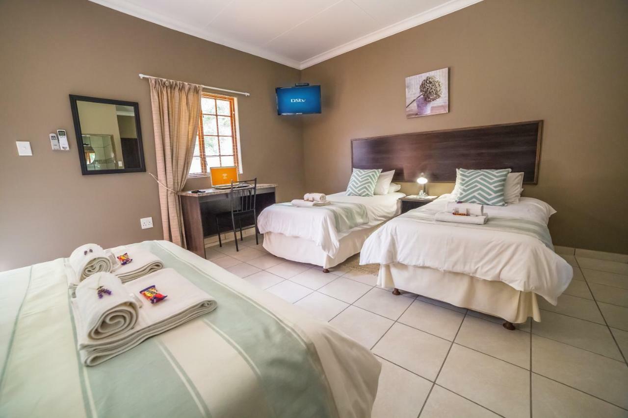 Beryl1 Guest House Klerksdorp Buitenkant foto
