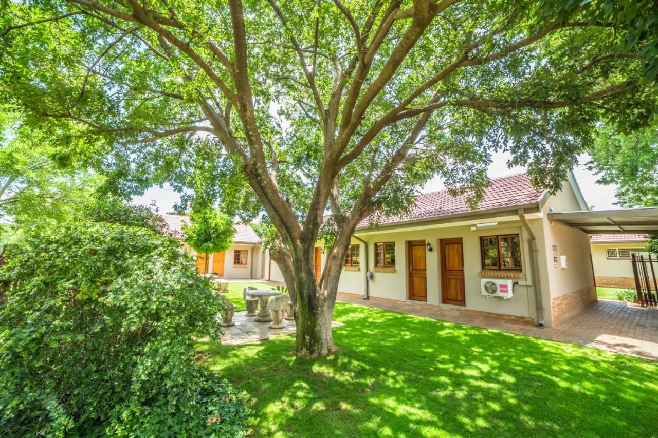 Beryl1 Guest House Klerksdorp Buitenkant foto