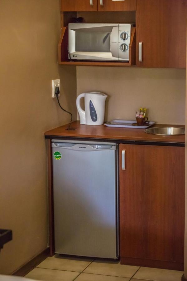 Beryl1 Guest House Klerksdorp Buitenkant foto
